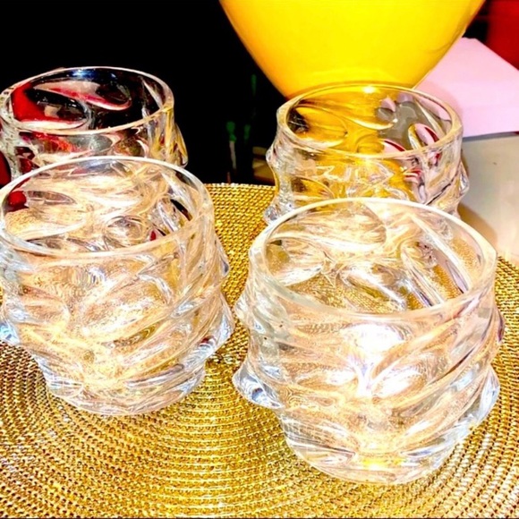 Perfume bottle is a symbol of love, emotion, & sentiment (French) - Picture 11 of 16